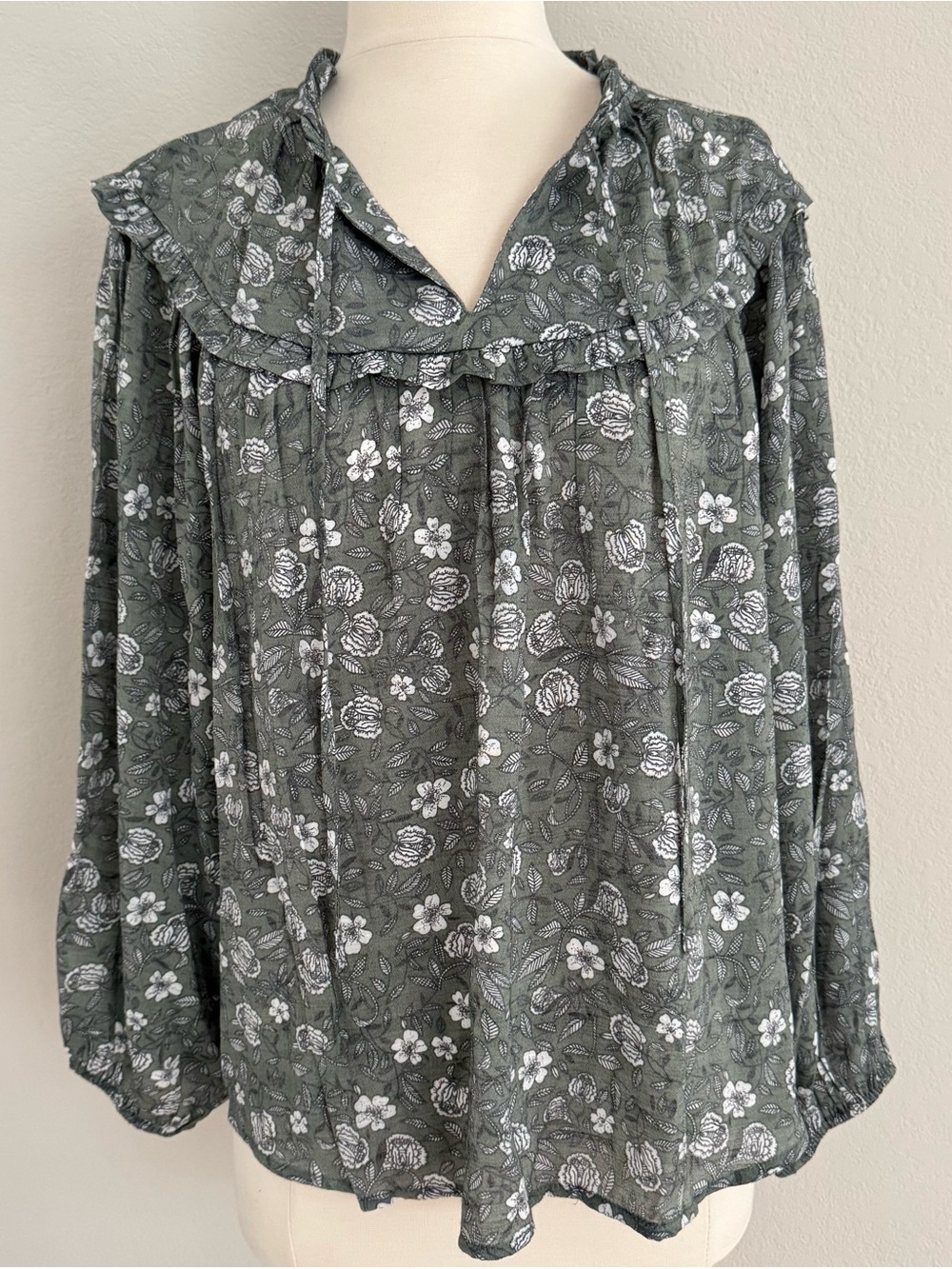 Hope & Harlow Sage Green Floral Top Women’s Size Large